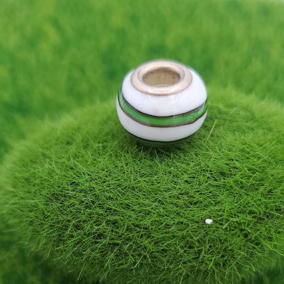 White and Green Bead Charm P313 - Picture 1 of 2